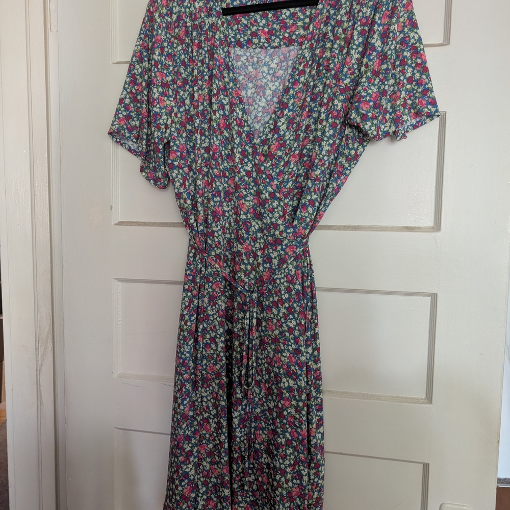 D. Young, the collection - Simon's Vibrant Floral Dress